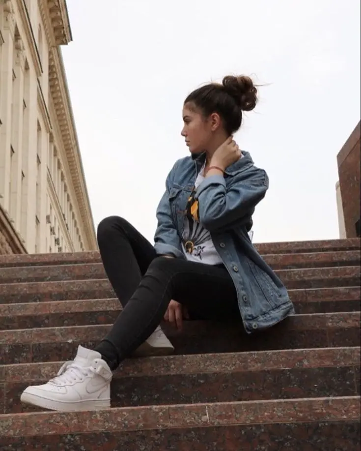 Sporty and unique foreign girl profile picture for social media