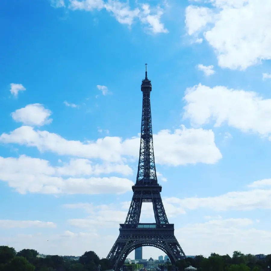 Eiffel Tower background image