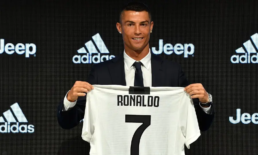 Cristiano Ronaldo Juventus Jersey Image - Iconic Moment