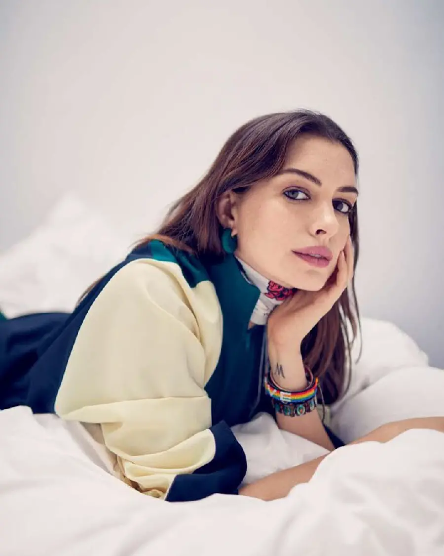 Anne Hathaway Profile Picture Options