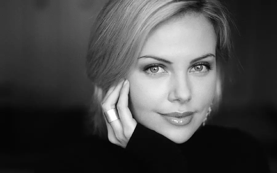 Charlize Theron Gorgeous Image