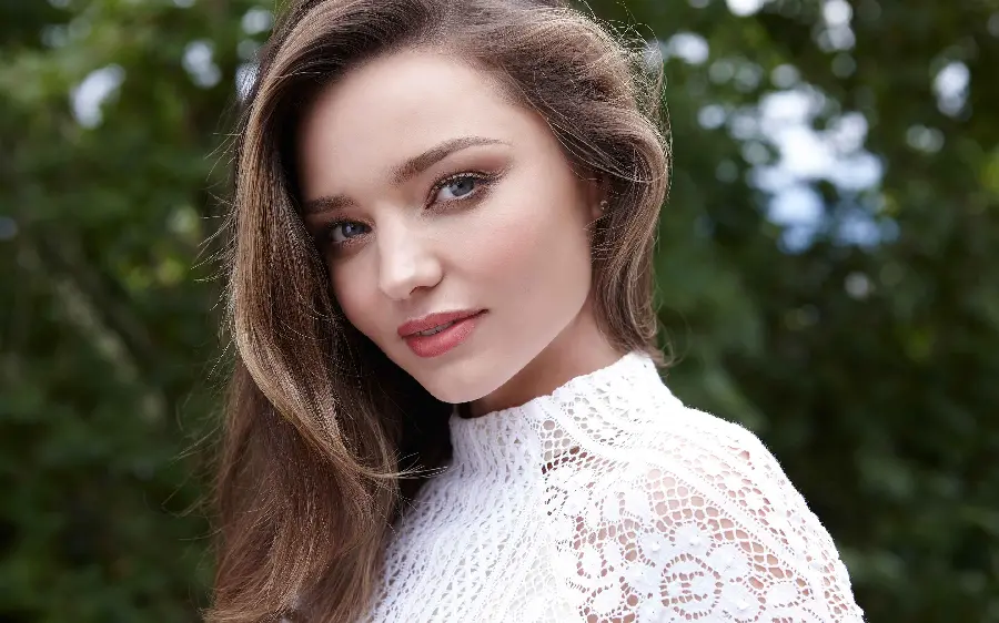 Miranda Kerr Australian model US career photo portrait
