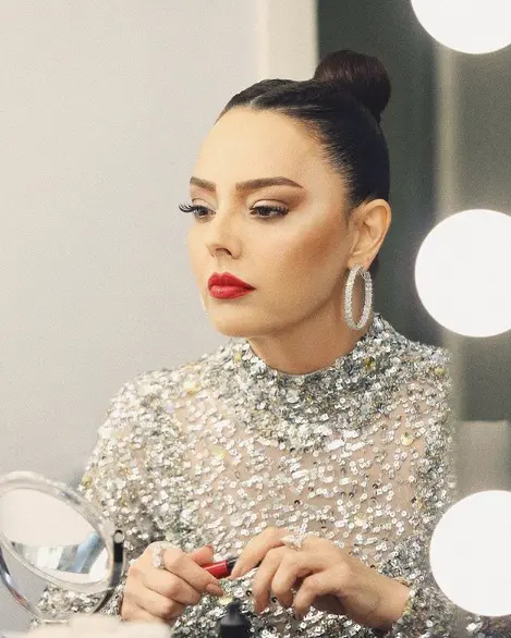 Ebru Gundes popular Turkish singer beautiful image