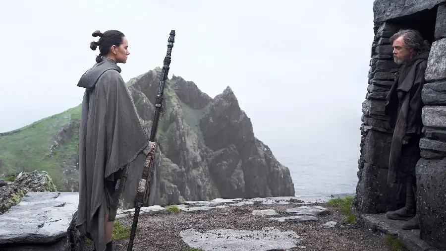 Download full HD photo of Mark Hamill and Daisy Ridley