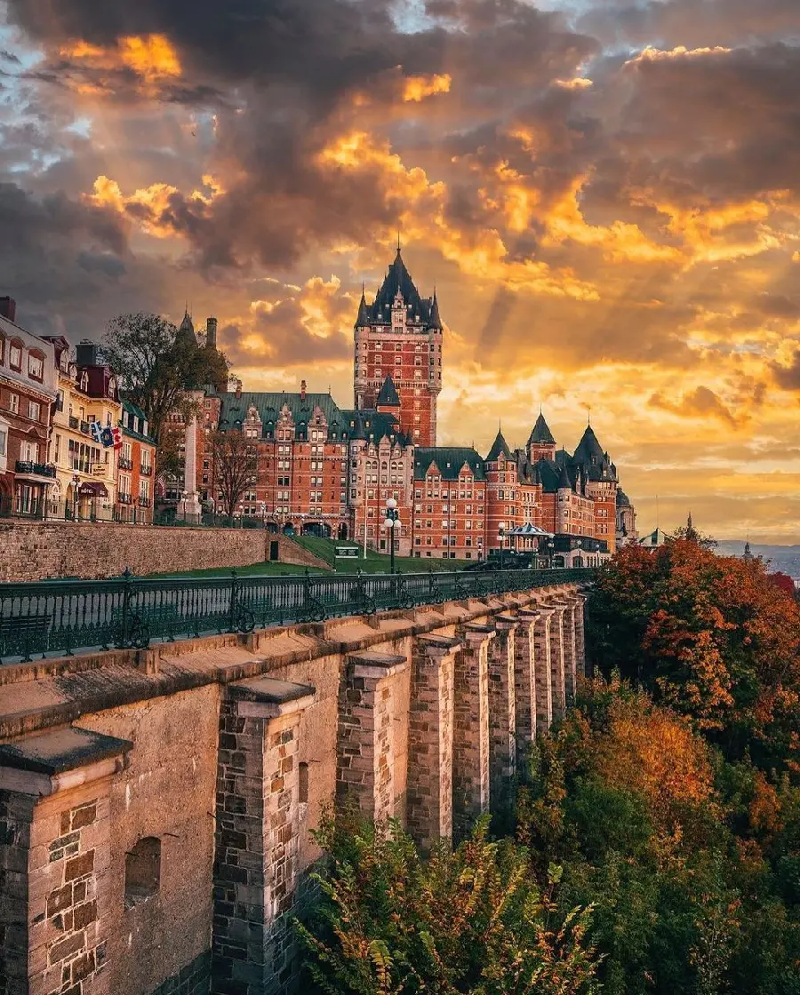 Fairmont Le Chateau Frontenac Beautiful Castle Photo