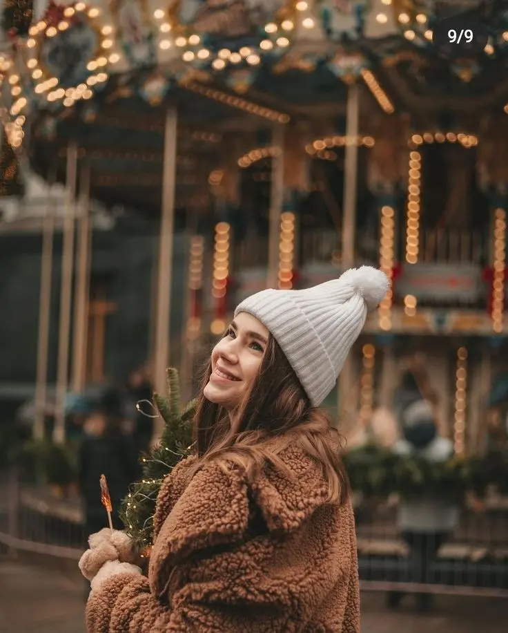Happy girl at amusement park profile picture for Telegram Instagram