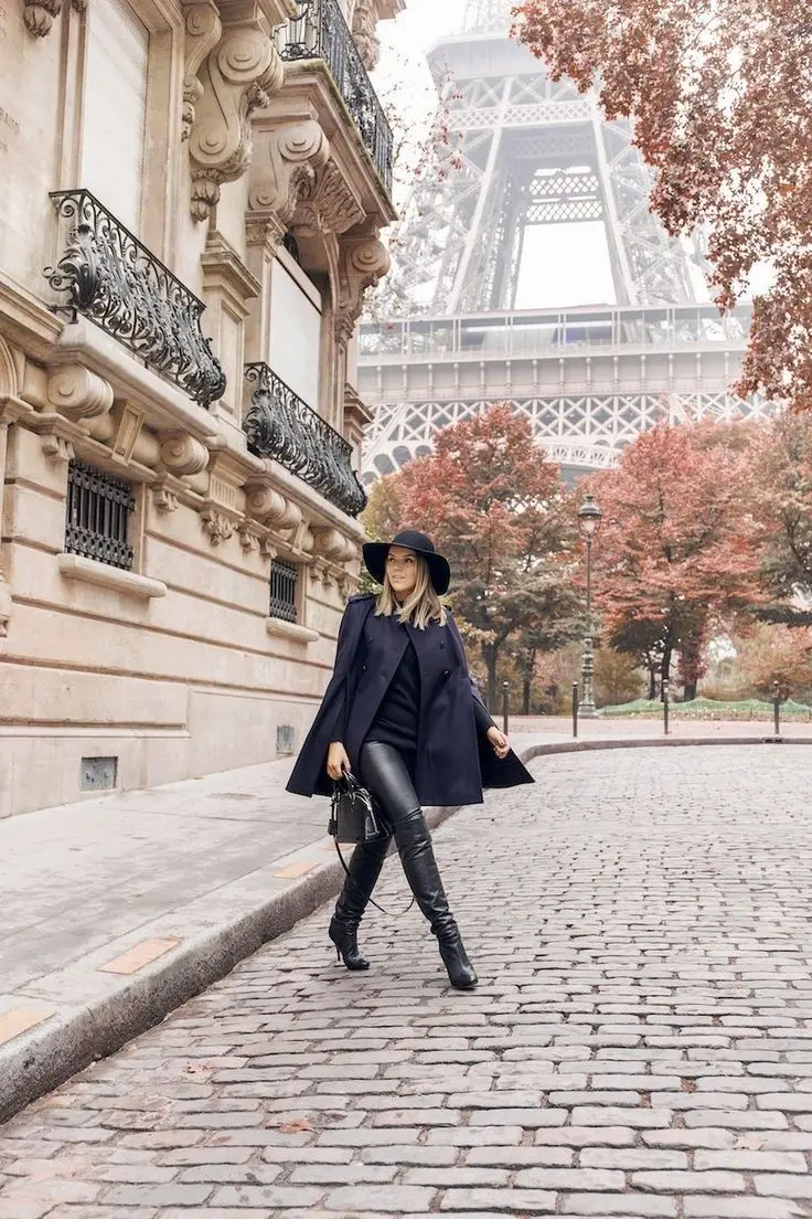 Luxury girl near Eiffel Tower high quality profile picture