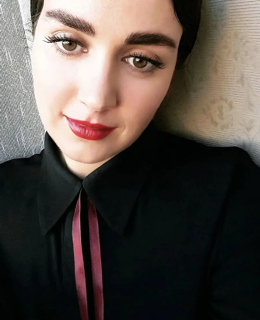 Afsaneh Pakroo With Makeup Picture 2025