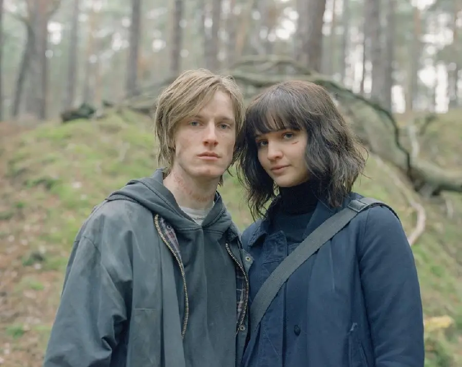 Louis Hofmann and Lisa Vicari in Dark series photos