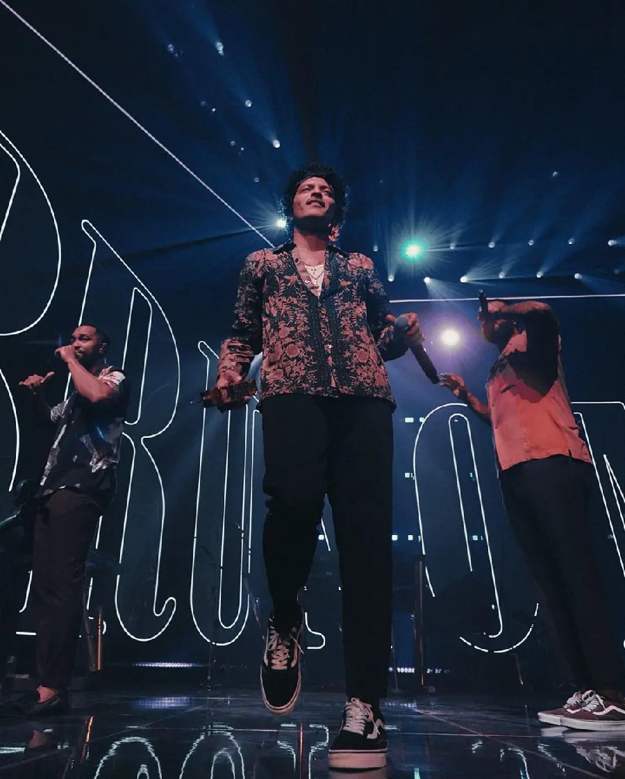 Famous Bruno Mars High Quality Images