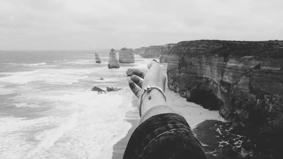 Black and White Girly Style Windows Desktop Wallpaper