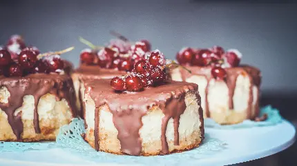 Raisin cake with glaze photo and wallpaper