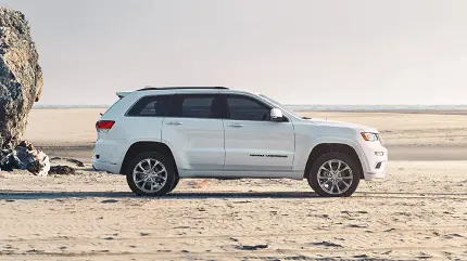 Jeep Grand Cherokee luxury interior photos