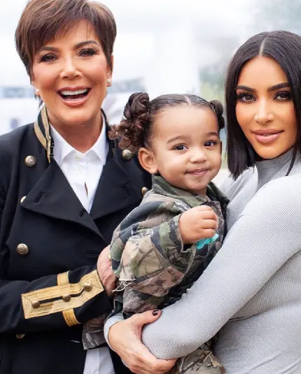 Download Beautiful Photo of Kim Kardashian and Her Mother High Quality