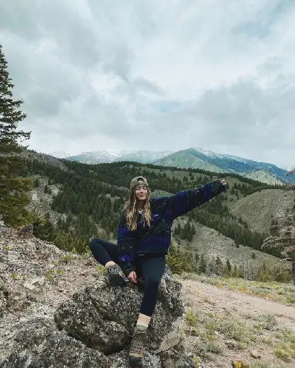HD Profile Picture of Happy Girl in Beautiful Mountain Nature