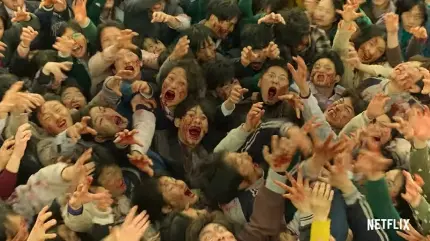 All of Us Are Dead scary and exciting scene photo