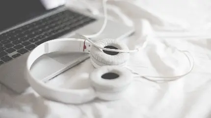 Headphones and Laptop Themed Windows Desktop Background