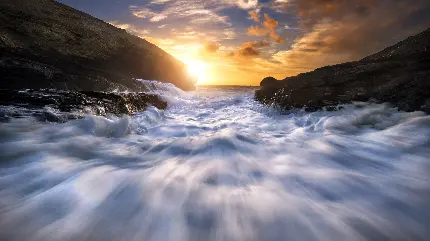 Tidal Wave Water Movement 4K Quality Windows Background