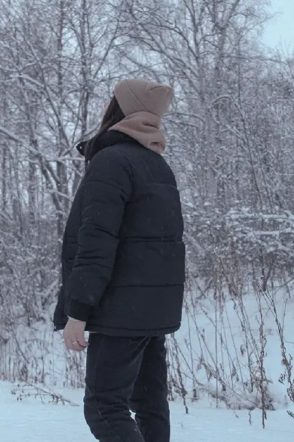 Girl from behind in winter high quality profile picture