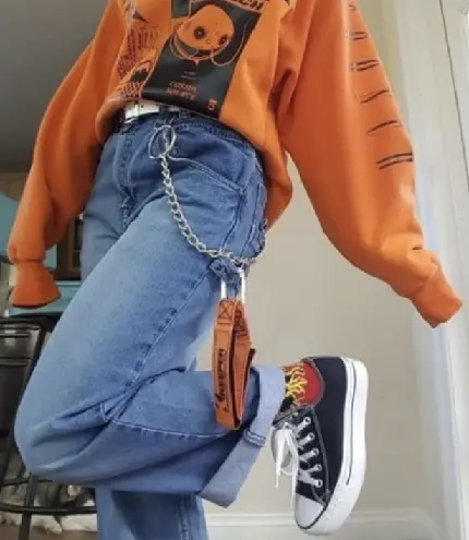 Chic and cool orange profile picture for selective girls