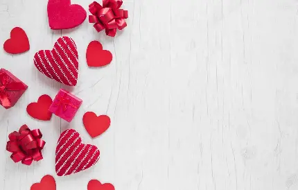 Heart and Gift Box Wallpaper for Text - Cute and High Quality