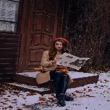 Stylish and unique girl profile pictures for fashion lovers