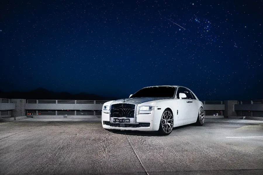 Rolls Royce background image with special and attractive white color