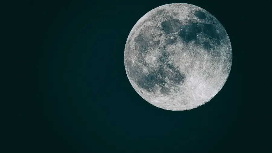 Wallpaper of the moon in a clear sky and a moonlit night