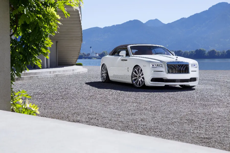 Rolls Royce phone wallpaper suitable for tablet and desktop and mobile background