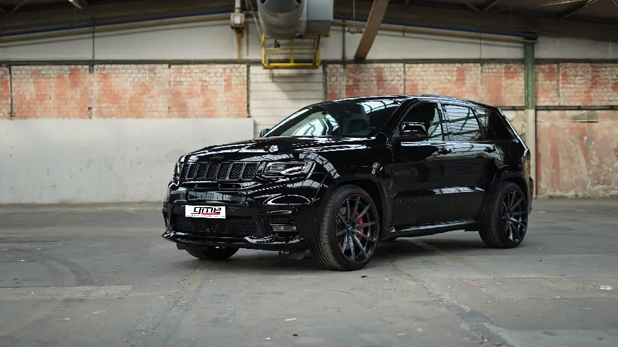 Profile Photo of a Black Jeep Grand Cherokee SUV