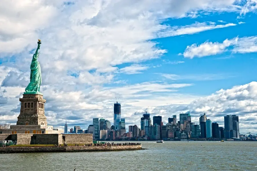 Photo of the Freedom Tower in New York City and the symbol of this city