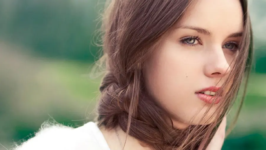 Beautiful colored eye photo for a girly, luxurious and cool profile