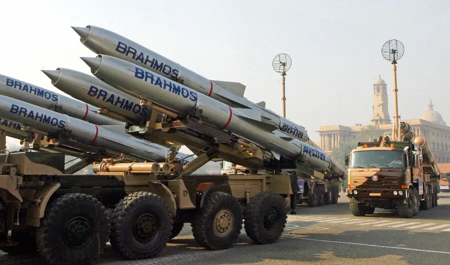 Download a rare photo of the brahmos missile in HD quality