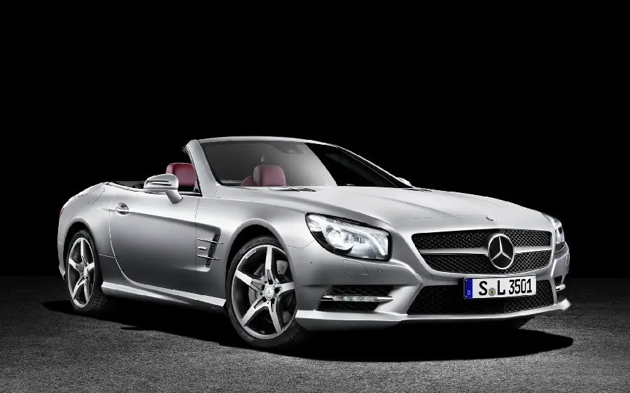 Wallpaper of a Mercedes-Benz car with a curved roof