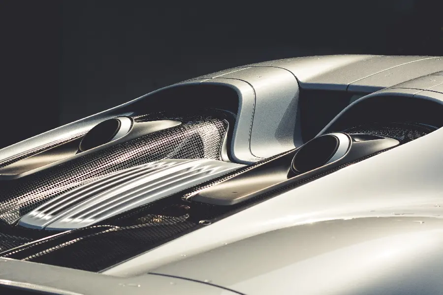 Photo of the powerful engine of the Porsche 918 Spyder super sports car