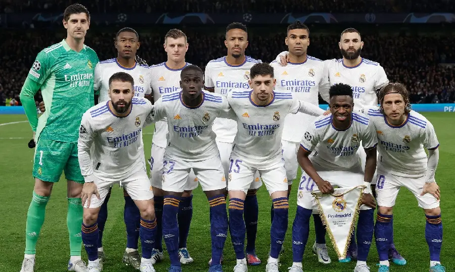 Team and group photo of Real Madrid players in the 2022 Champions League final