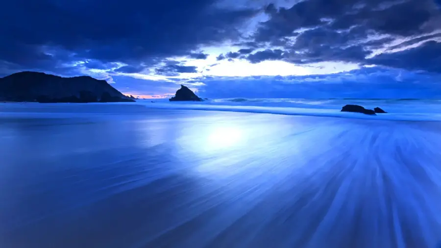 Exceptional photo of the ocean with parallel and pleasant waves with the most special quality