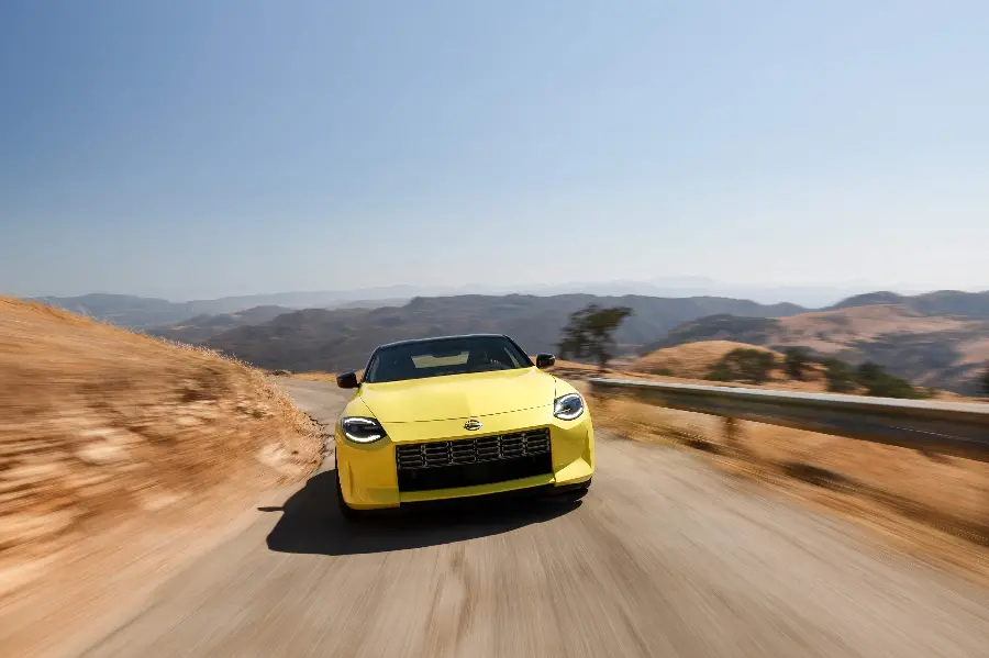 Photo of the Nissan 370z car with yellow color for wallpaper and profile