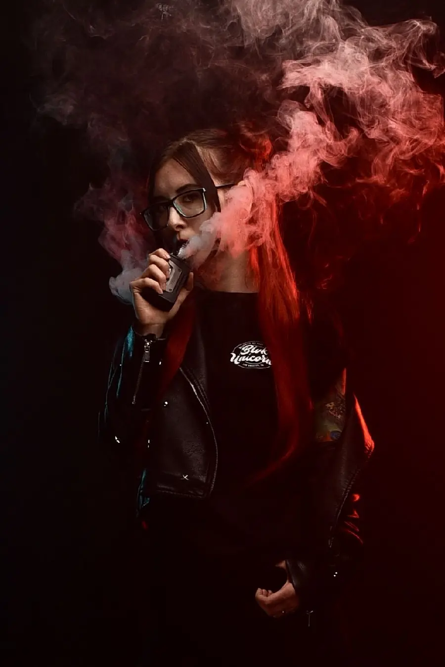 Girly profile of a girl with glasses in a black and red theme
