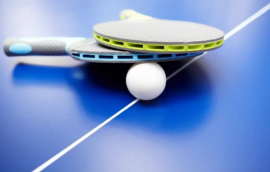 Download full HD ping pong racket and ball photo