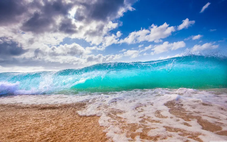 Download beautiful wallpaper of waves and beach for Computer