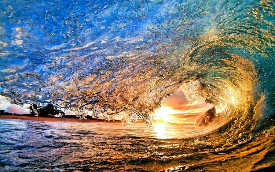Download amazing photo of sea waves in 4k quality