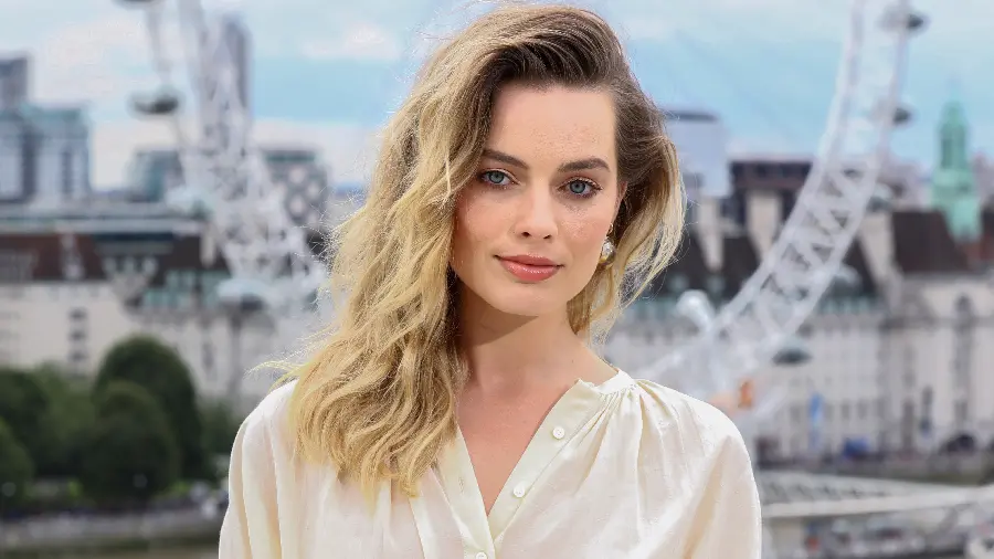 New photo of Margot Robbie with an interesting look and a white dress for a profile