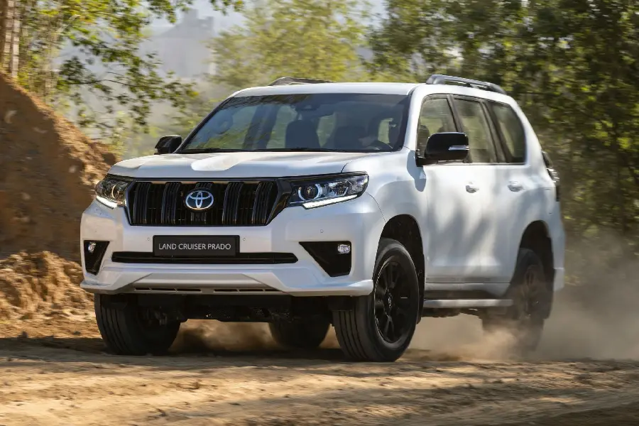 Download beautiful white Toyota Prado photo in Full HD
