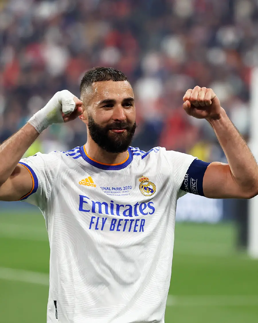 Photo of Karim Benzema celebrating Real Madrid's victory in the 2022 Champions League final