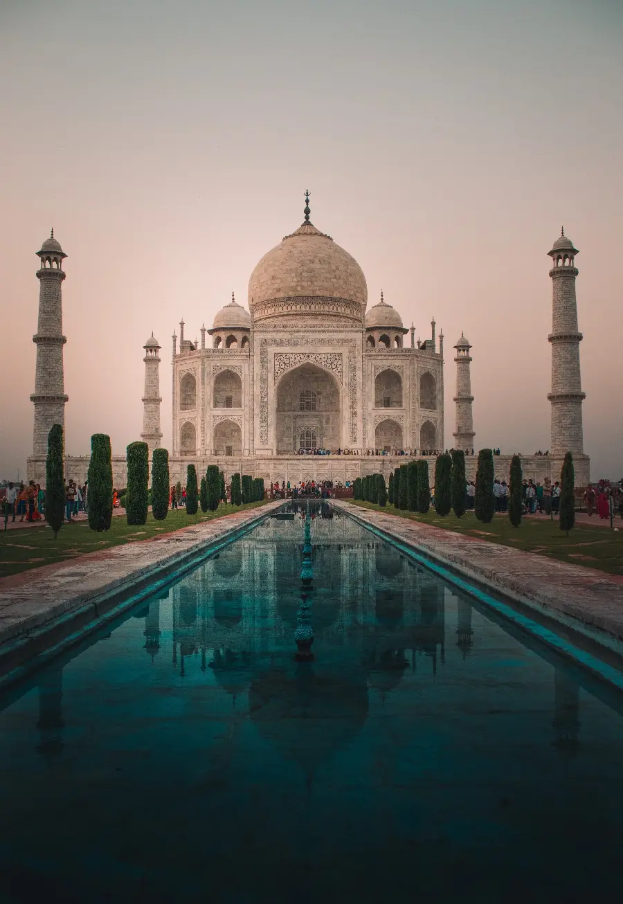 Background photo of the Taj Mahal for phone and mobile wallpaper