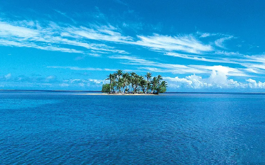 Dreamy small island photo in the ocean for profile and background
