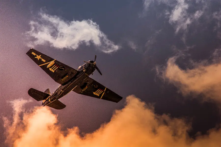 The latest profile photo of a fighter plane in the sky with the most special angle