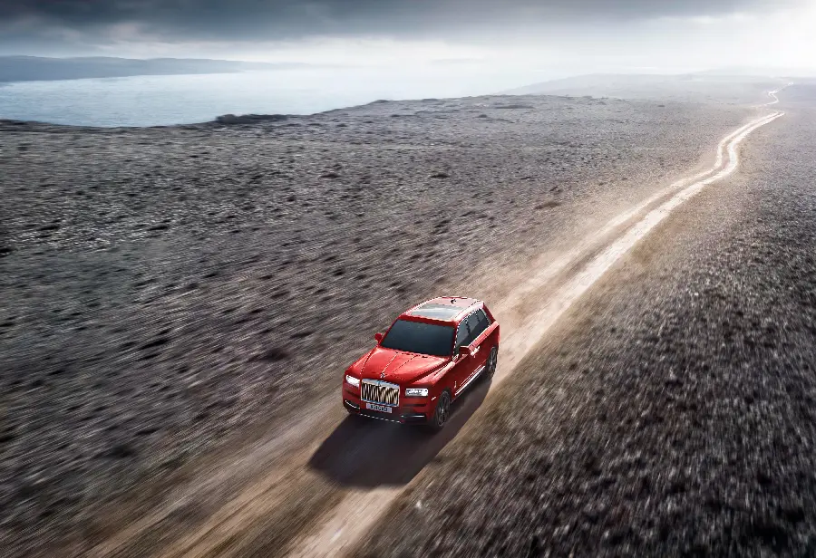 Rolls Royce SUV photo in full HD quality