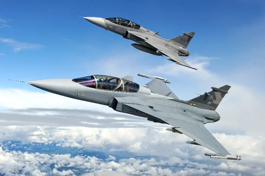 Download an attractive photo of fighter planes in the sky for desktop background